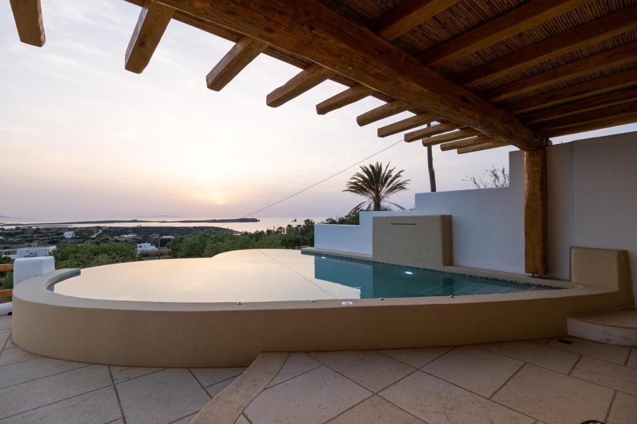 Utopia Suites By Anna Platanou Αγία Ειρήνη Πάρου Εξωτερικό φωτογραφία
